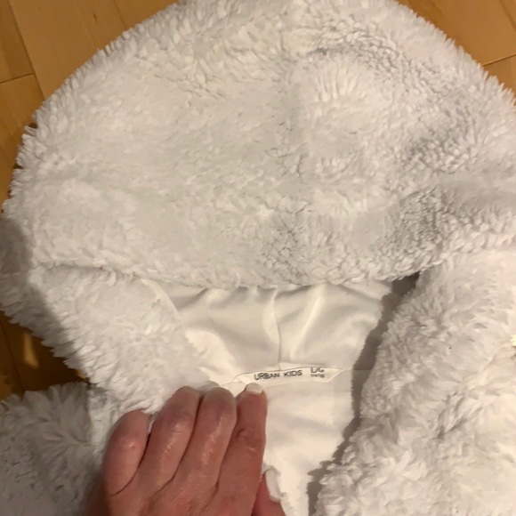 Girl’s Urban Planet/Kids Fluffy White Zip-Up hoodie - size L (14/16) - Picture 3 of 15